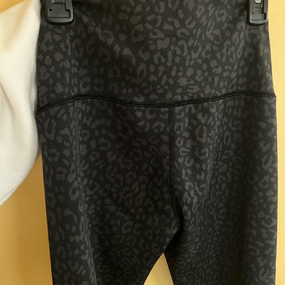 AE Offline Leopard High Waisted Leggings - Picture 5 of 12